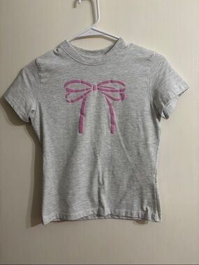 Daisy Gray Short-Sleeve Tee with Pink Bow Graphic